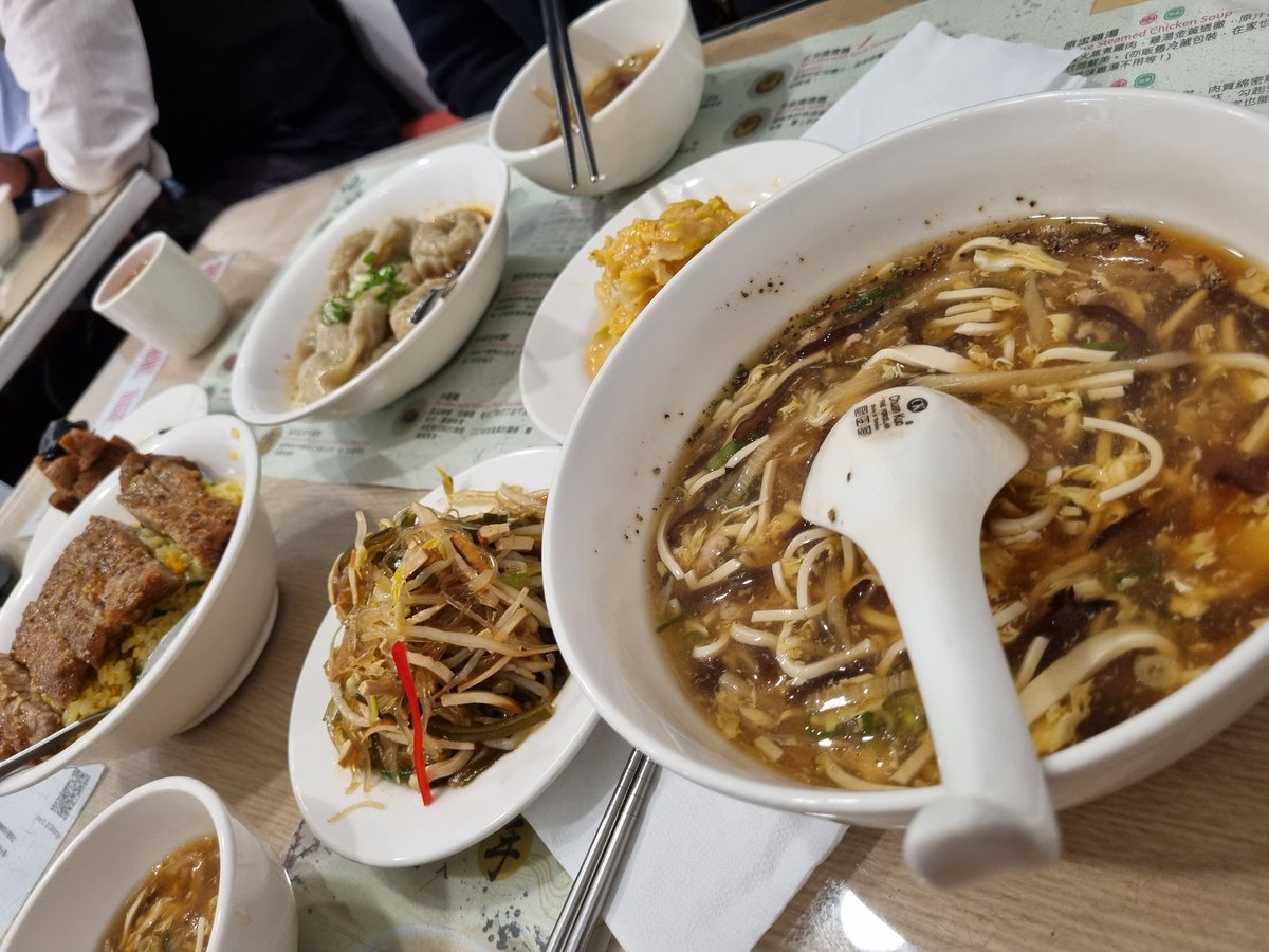 WasiqSilan's tweet photo. Where would you recommend for a (slightly) elevated Taiwanese food around Taipei? 😋
Doesn't have to be super fone-dining. Just want to try something familiar with a new twist!
I have tried so much delicious food just in a couple of days, feeling blessed ☺️
#TaiwanTwitter https://t.co/Mf6yjjxLxV
