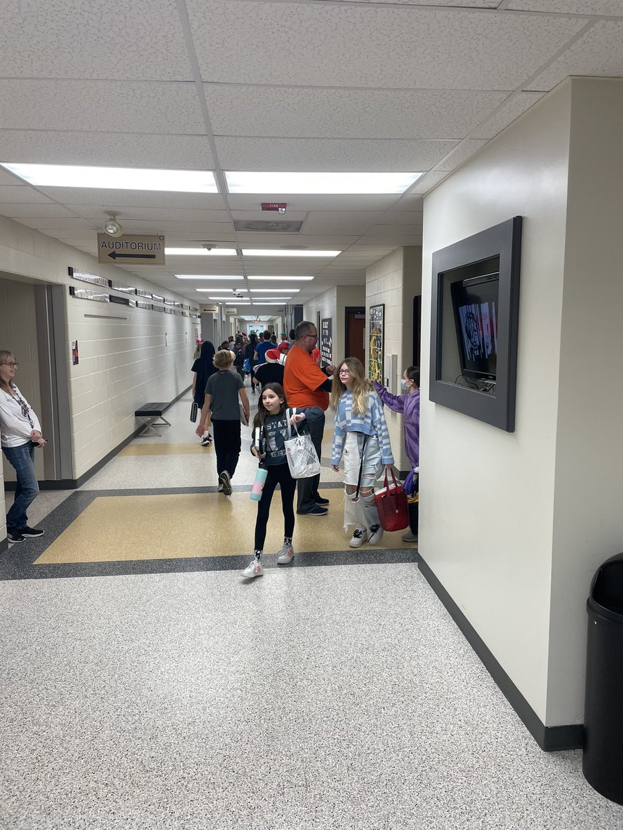 Our Bulldog Backers PTO paired up with our new <a href="/FathersClubOrg/">Father's Club Organization</a> to provide and deliver Brew Haha drinks and pastries to CT staff today. The dads may have paused deliveries to staff for some Fist Bump Friday encouragement to students as well! #GratefulForOurCTCommunity