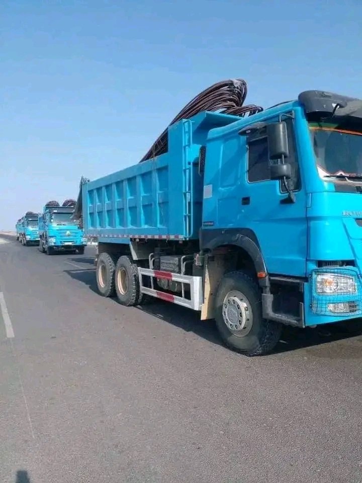 DallolMahammad's tweet photo. what is happening❓❓
this is in #Afar region. as you look at below, is loading the construction materials and machineries of the mega projects had been implementing at the northern zone #Daloland #berahle. why and where to loading is unknown. https://t.co/0TDwneyZCx