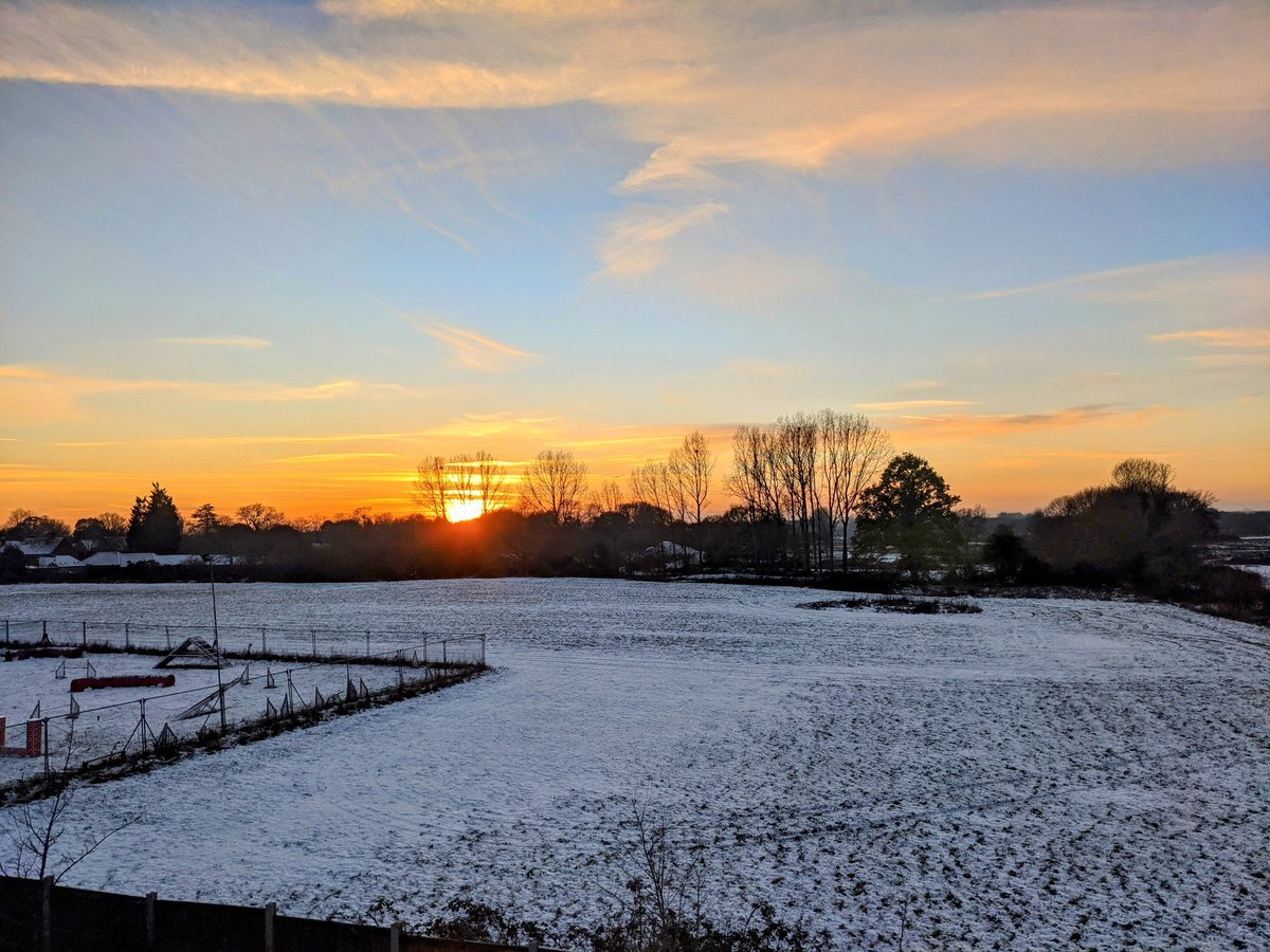 It's not every day you see a man skiing in Colchester! ⛷️ Freezing 5-mile cycle ride to @NickTEdits for the weekend 👨‍❤️‍👨