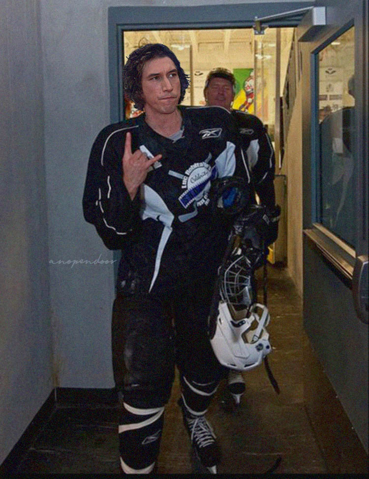 #24daysofReylo - Ice Skating

sharing a hockey bro-ish fratty Ben that's been sitting in drafts 🏒 🤙

#bensolo