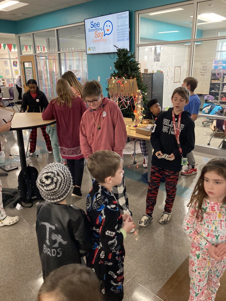 dmcdonald141's tweet image. 6th grade Renaissance Festival @GordonGators today was a huge success.  Kids in all grades got to visit and learn with students.  #k8school #handsonlearning @gcschools