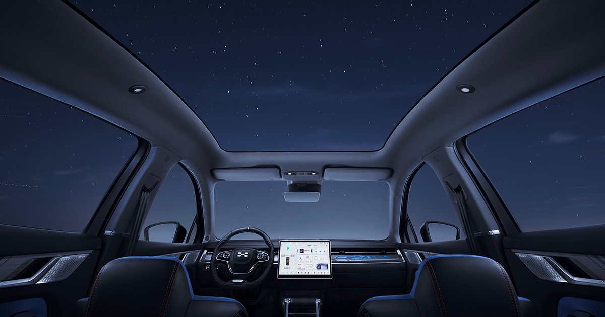 AiwaysFrance's tweet photo. Il paraît que le toit en verre du nouveau SUV U6 est le plus résistant de l’industrie automobile, et on pèse nos mots 😎
#aiways #ElectricNative #toitpanoramique #U6 https://t.co/p5sdIT8QE7