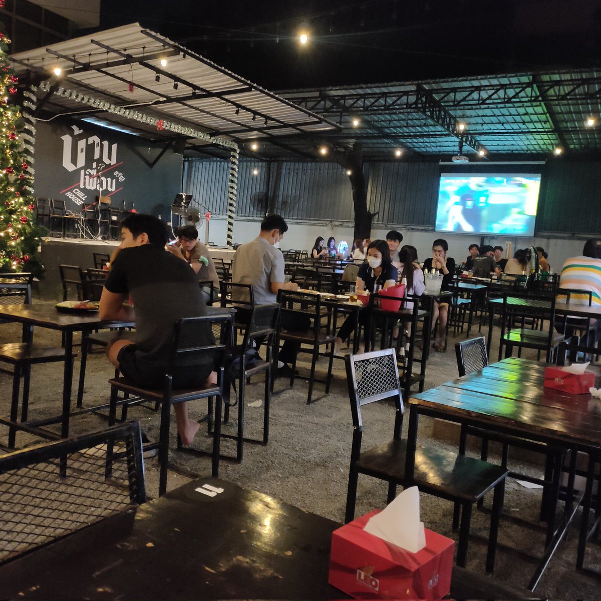 ชิลๆ..จรัญคู่ไม่แลกยังไม่นอนทักได้นะครับ..