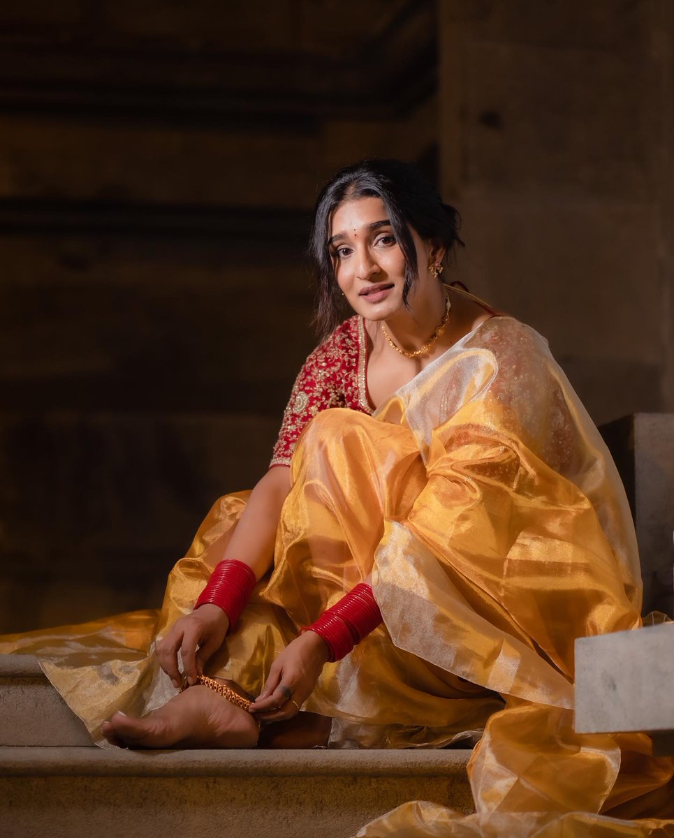 Actress #krishithapanda looks elegant in the latest pics! 

@KThapanda 
#Sandalwoodfilmsupdate