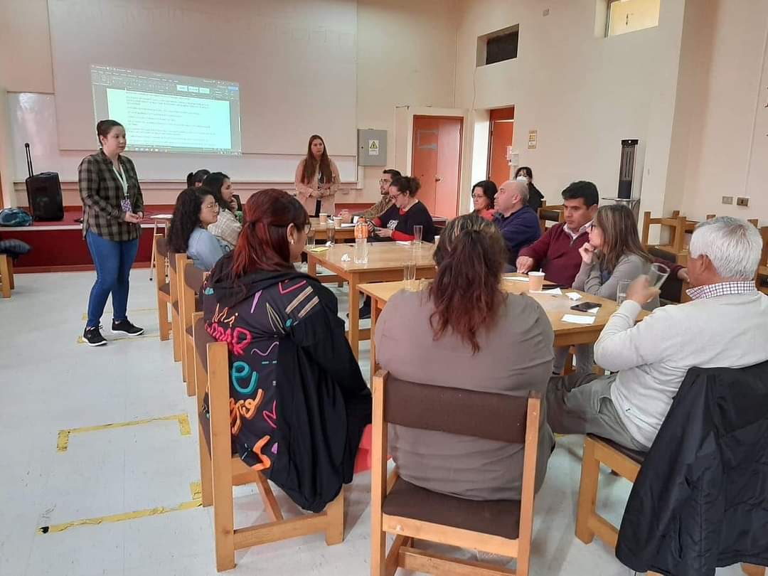 INSAT_VALD's tweet photo. El día miércoles, l@s docentes insatin@s 👩🏻‍🏫👨🏻‍🏫 participaron en un Taller de Resolución de Conflictos, realizado por el DAPS (Dispositivo de Apoyo Psicosocial) el cual surge bajo el alero de la política “Seamos Comunidad” del Mineduc. @daemvaldivia @Carla_Amtmann @seremieducrios https://t.co/dQq9AHhM6Q