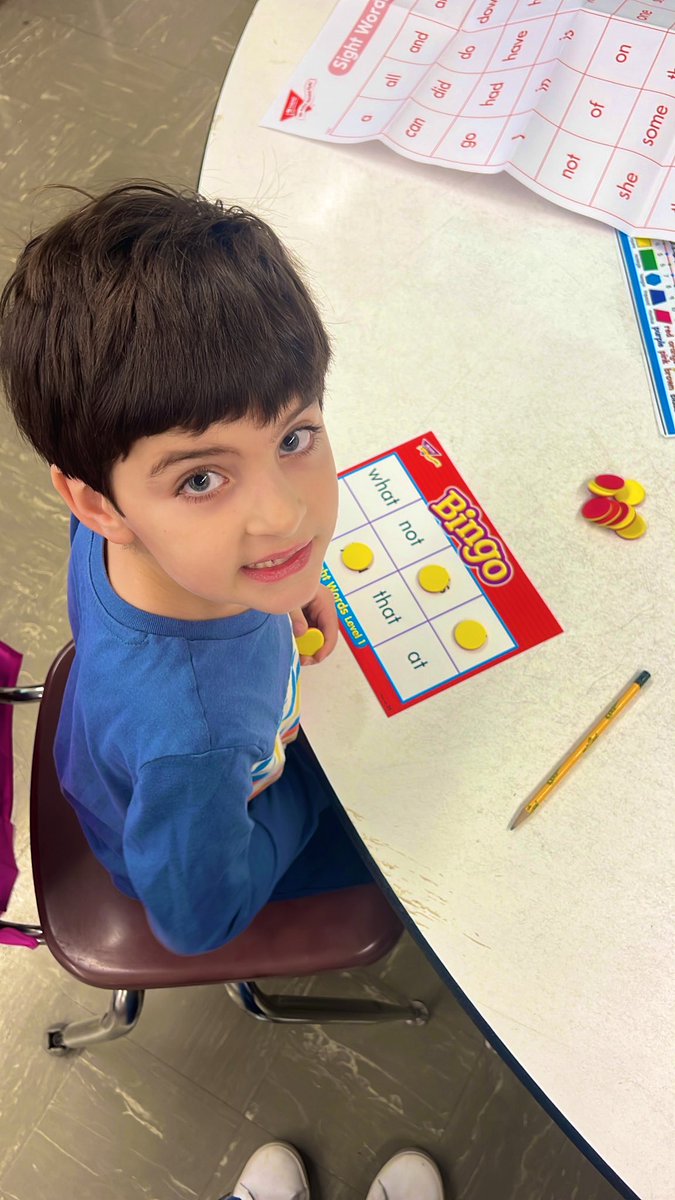 MissMusto29's tweet photo. Sight word bingo to end the week! 🔴✏️ https://t.co/DZv2yWf2L9