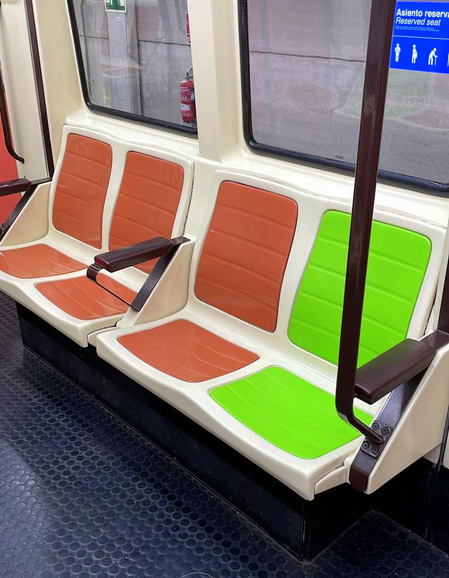 ✅ ¿Los has visto ya? Los nuevos asientos verdes ayudan a que reconozcas con más facilidad que están reservados para personas con movilidad reducida, mayores o embarazadas.
🙏Cede el asiento a las personas que lo necesitan.
#ViajaEnMetro #Civismo