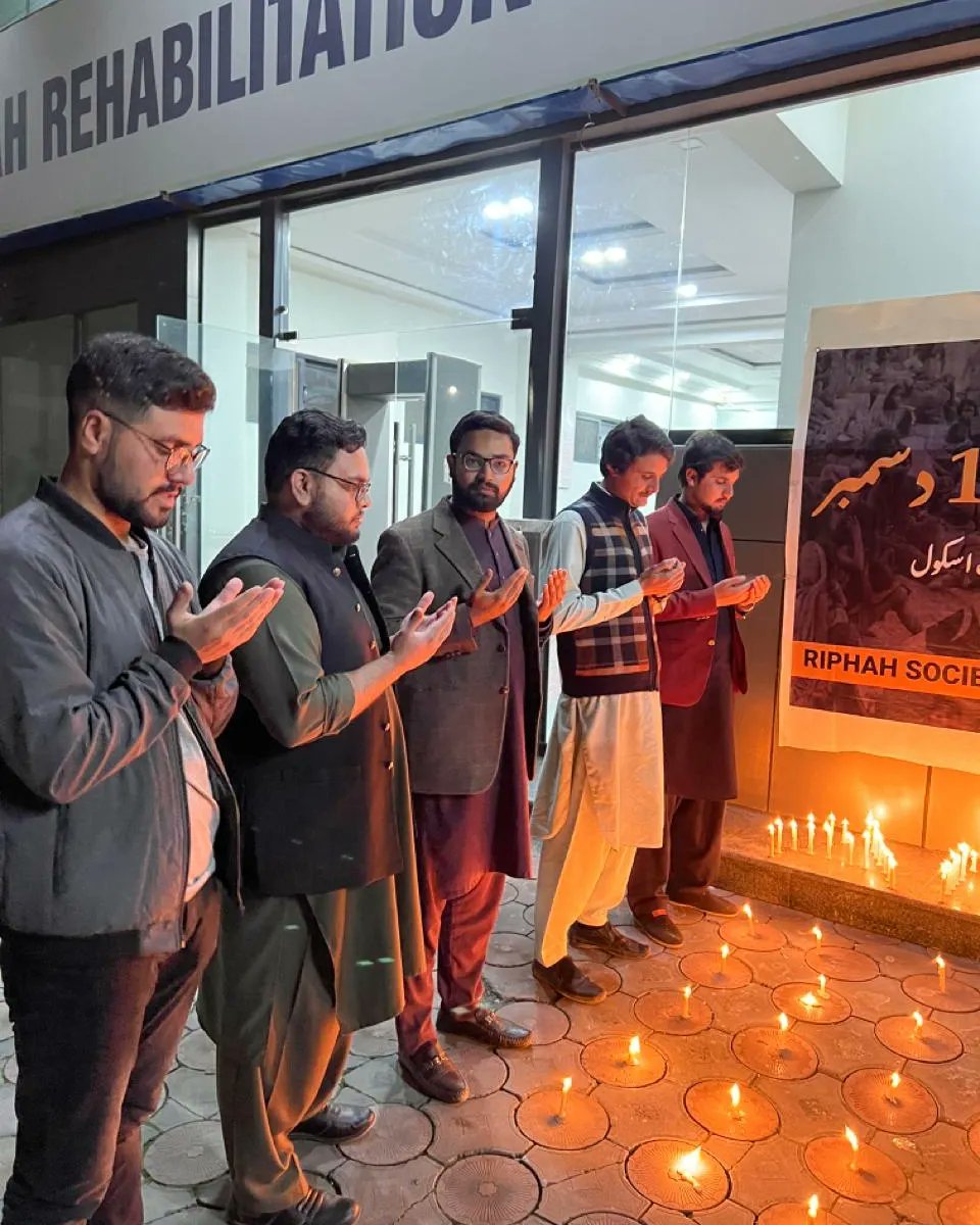 RSE__Official's tweet photo. RSE members lighting candles outside Riphah potohar campus, in memory of APS students and Dhaka Fall martyrs.

#16DecBlackDay 
#RSE
#RiphahInternationalUniversity https://t.co/i5Nha3mPb1