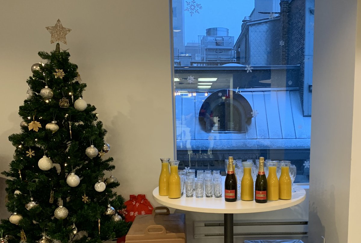 CreatechCa's tweet image. En ce beau matin enneigé ❄☃, notre équipe de Montréal a revêtu ses plus beaux atours pour célébrer avec un bon petit-déjeuner.

#greatplacetowork #workfamily #teamwork #proudteam