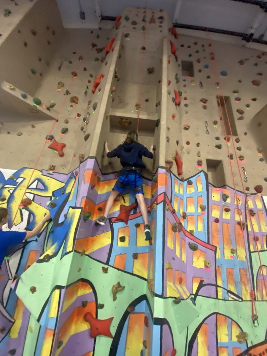 Janineneno's tweet photo. Rock climbing and balancing activities is PEOPEL @SandburgHS @SandburgPE @DSmithCSHS #FAVORITEUNIT https://t.co/h5EAwn2oYs