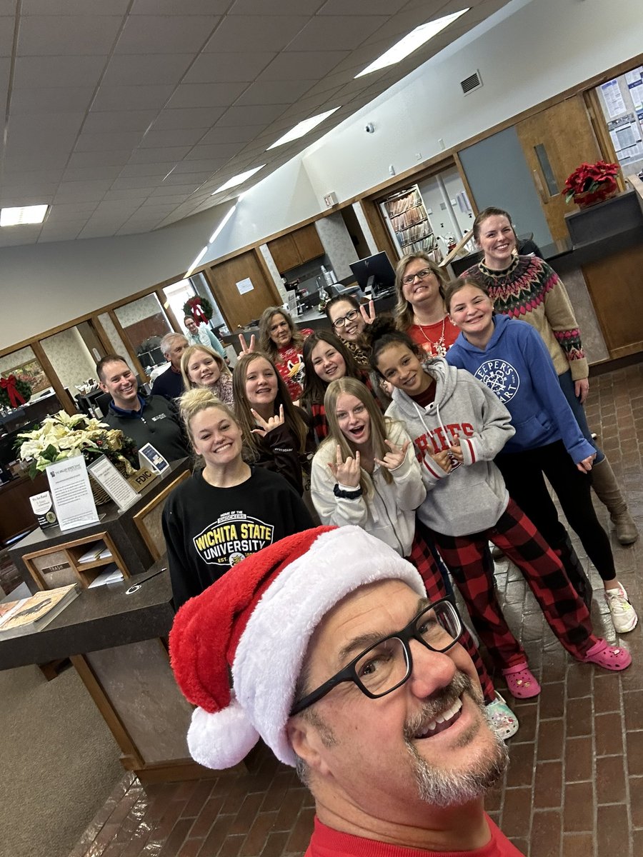 BPMS Cheerleaders brought a XMas Dance Party to <a href="/valleystatebank/">Valley State Bank</a>