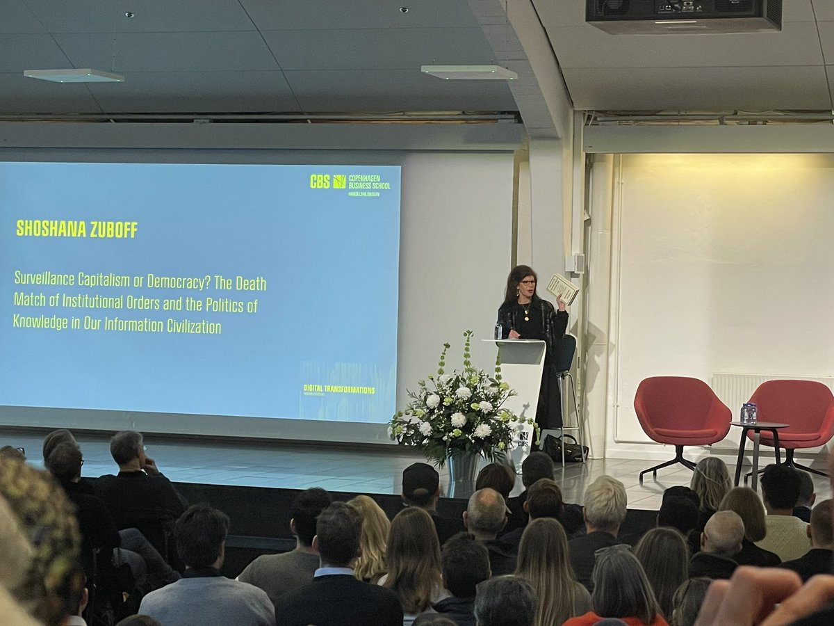 andershassing's tweet image. “Dear frogs it’s boiling. Jump!” @shoshanazuboff opsummerer The Age of Surveillance Capitalism fredag eftermiddag. Catchy, men også lidt anekdotisk analyse?