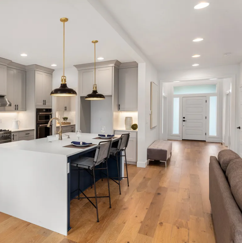 WayneTile_Floor's tweet photo. ✨✨Engineered hardwood floors can handle spills, splashes, and foot traffic. It's no wonder why they're such a popular choice for kitchens and hallways. Do you love this look for your home? #Flooring #HardwoodFlooring https://t.co/NTcoe6OTdW https://t.co/FpkviH8sSn