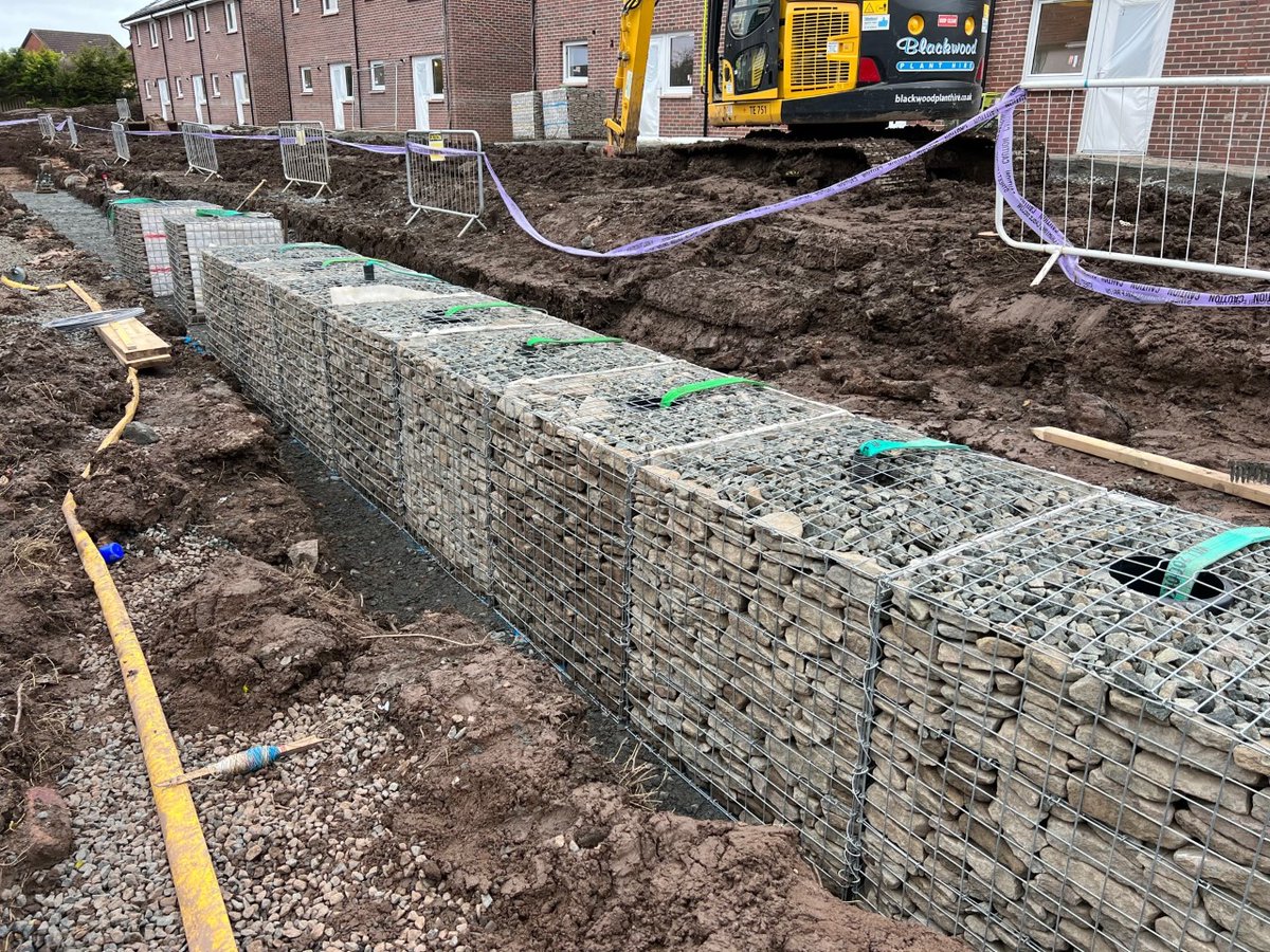 jmlcontracts's tweet photo. Weβre onsite with @CCG_Scotland and #AndrewStrainConstruction for a quick and neat one day install. These #prefilled #baskets will tidy up and finish the gardens for the new homeowners. #newbuilds https://t.co/crdmtGGORr