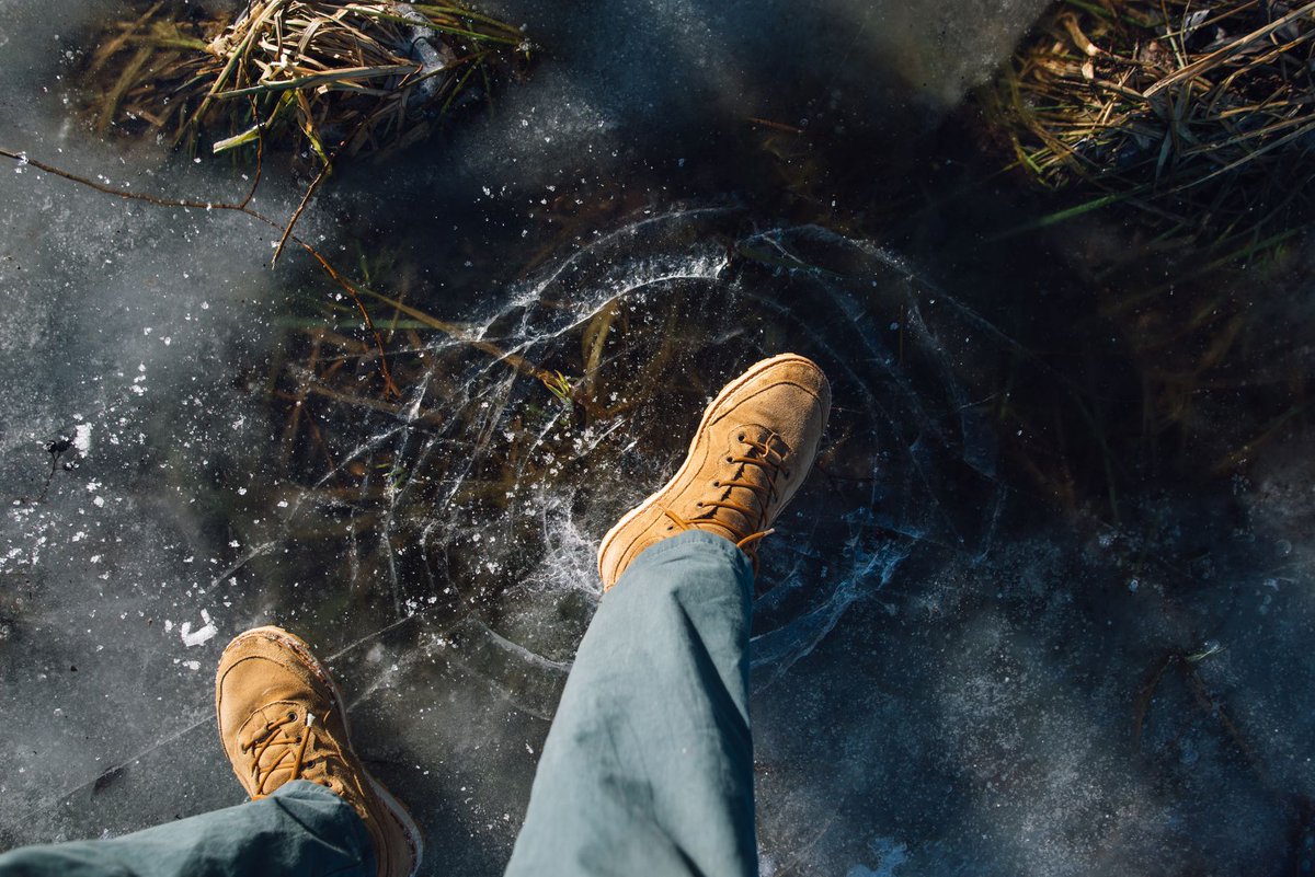 ⚠️ We’re urging you to take extra care around open water, especially if frozen.

🐶 Keep your dogs on leads and stay away from the edge when walking alongside water. 

❄️ NEVER go into the water or onto the ice after your dog.

📞 In an emergency, call 9️⃣9️⃣9️⃣