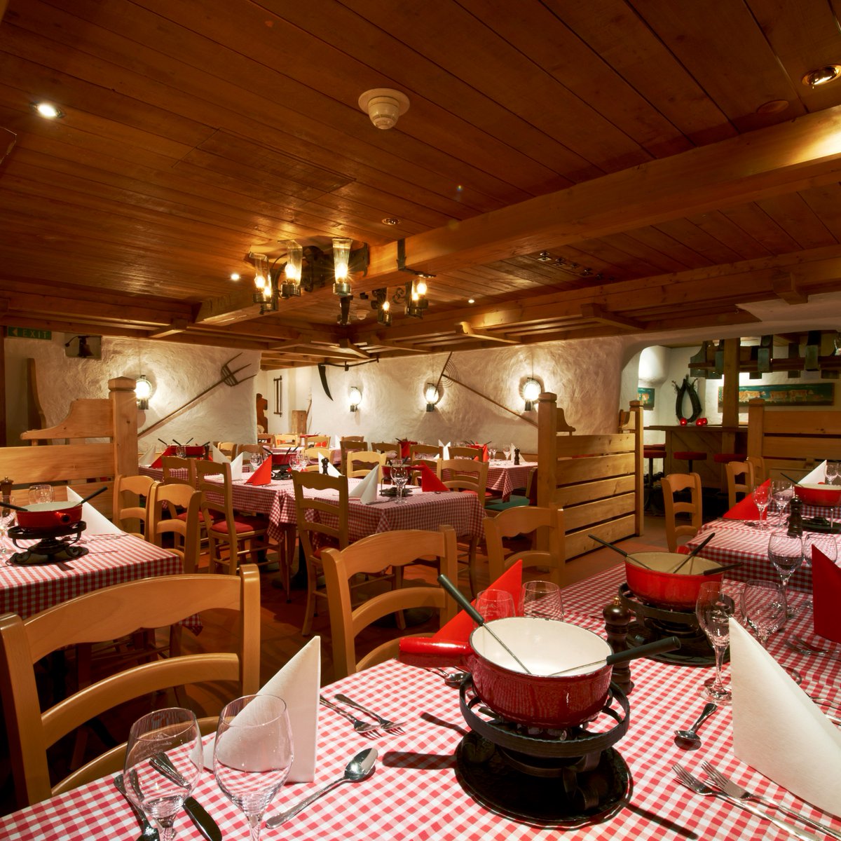 SwissQuality's tweet photo. Das Derby Hotel Grindelwald  startete in die Wintersaison und wir freuen uns! Buchen Sie schon heute und geniessen Sie die verschneite Bergwelt in Grindelwald.
#SwissQualityHotels #SwissQualityMoments #schweiz #hotels #reisen #schnee #winter #jungfrauregion #derbygrindelwald https://t.co/oNKvc6KQoZ