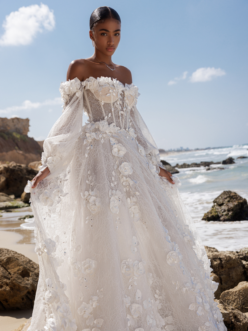 pninatornai's tweet photo. It's all about the romance when it comes to 2023 wedding dresses, and Pnina Tornai #MariagesCollection Style 4961 delivers! Try on this wedding gown & many more during my next trunk show @KleinfeldBridal from 1/26 - 2/5 ✨
Book an appointment: https://t.co/zlx8uZwndS https://t.co/9AZ9yM24w0