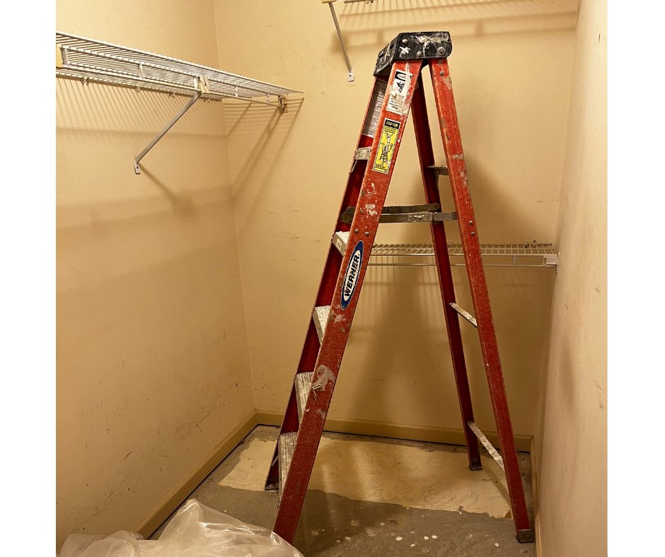 ContractorMen's tweet photo. Tired of that old, outdated closet system? Did you know that ContractorMen can build you a completely customized closed system that fits your space and storage needs to a T? Now is a great time to get in touch and receive a quote. Let's get organized in the New Year together! https://t.co/EutAjV9zsW