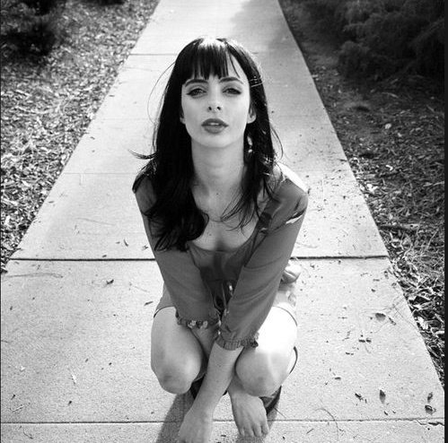 Happy bday krysten ritter te amo linda  