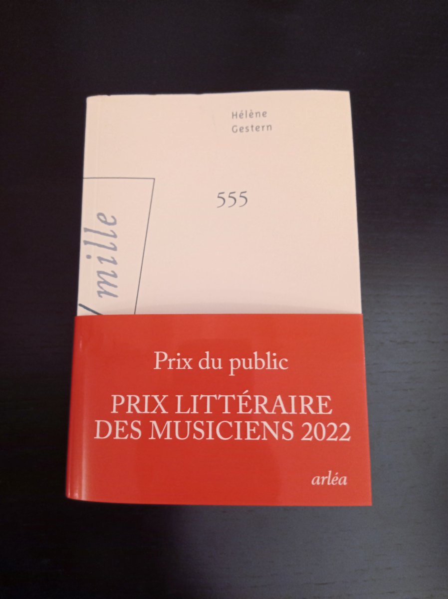 Musicora_Paris's tweet photo. 📣 David Dugaro est ravi d’avoir participé à la 4e édition du @PrixMusiciens ! Il a remis le Prix du Public attribué à Hélène Gestern pour son #roman choral "555" 🎹 #sonates #DomenicoScarlatti #Musique #Litterature #Livre #Prix 👉https://t.co/akEdHfCPt0 https://t.co/beNnmHvA7D