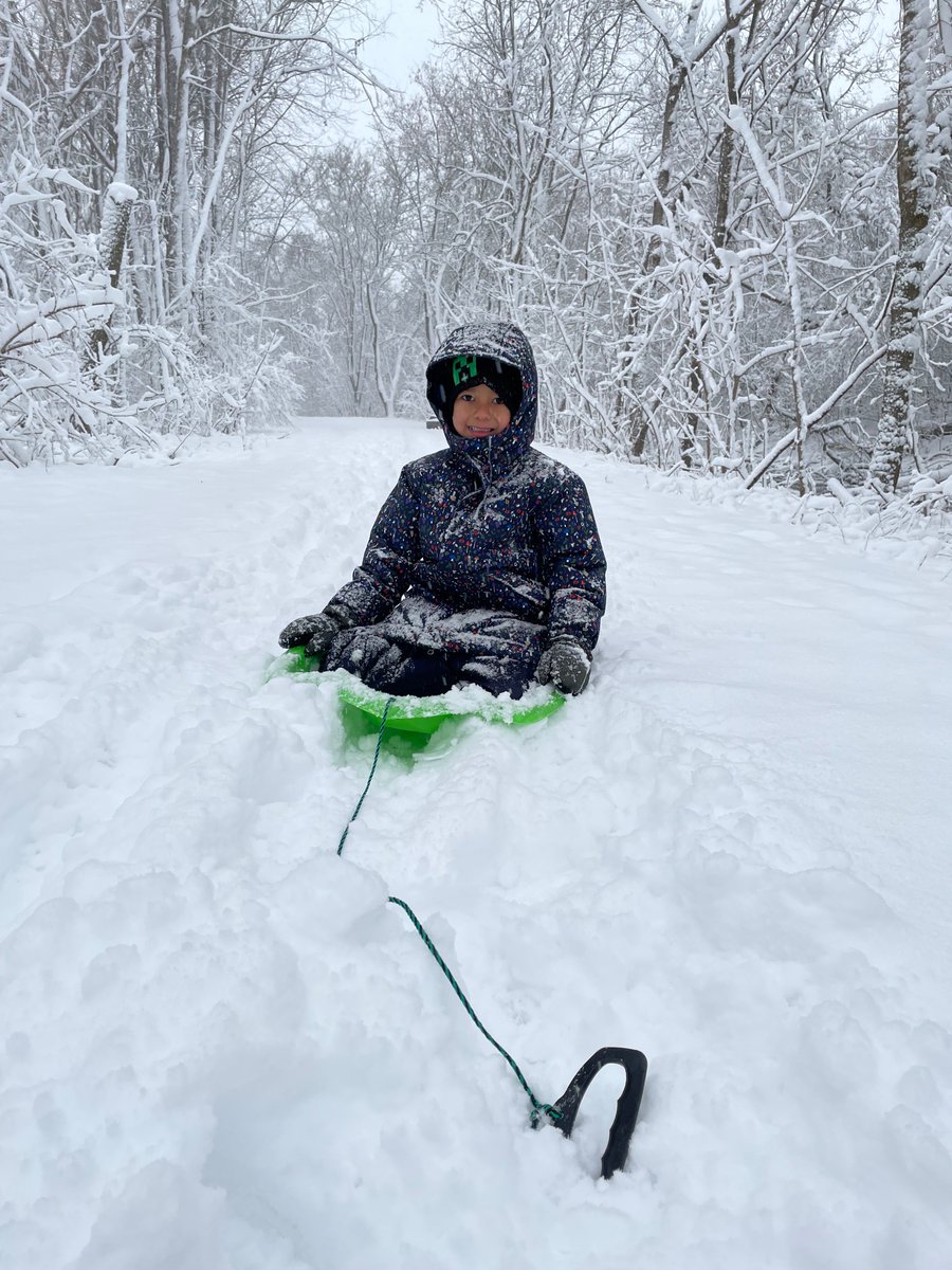 stuffaboutstuff's tweet image. School transport on a snow day. ❄️🥵