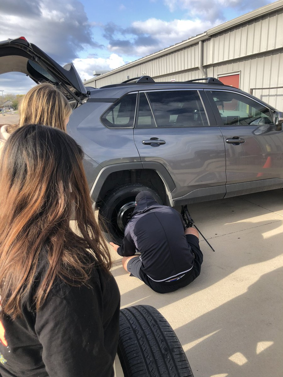 AmyDahlberg's tweet photo. When your AD takes the time to help change a tire and teach some life skills, you know you have a good one. Thanks Coach Moebes! @CoachMoebes @LockhartISD @LocLions https://t.co/Rm01j7SSlg