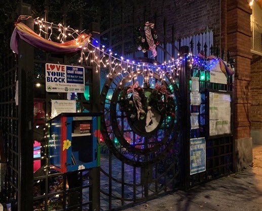 NYRP's tweet photo. โTis the season to check out our parks and gardens! ๐ Our Wicked Friendship Garden in Harlem (pictured below) #sleighed their holiday decor this year ๐ Get outside and in the holiday spirit this weekend by finding a green space near you โก๏ธ https://t.co/nEGmRmouWZ https://t.co/rRrJDKquKI