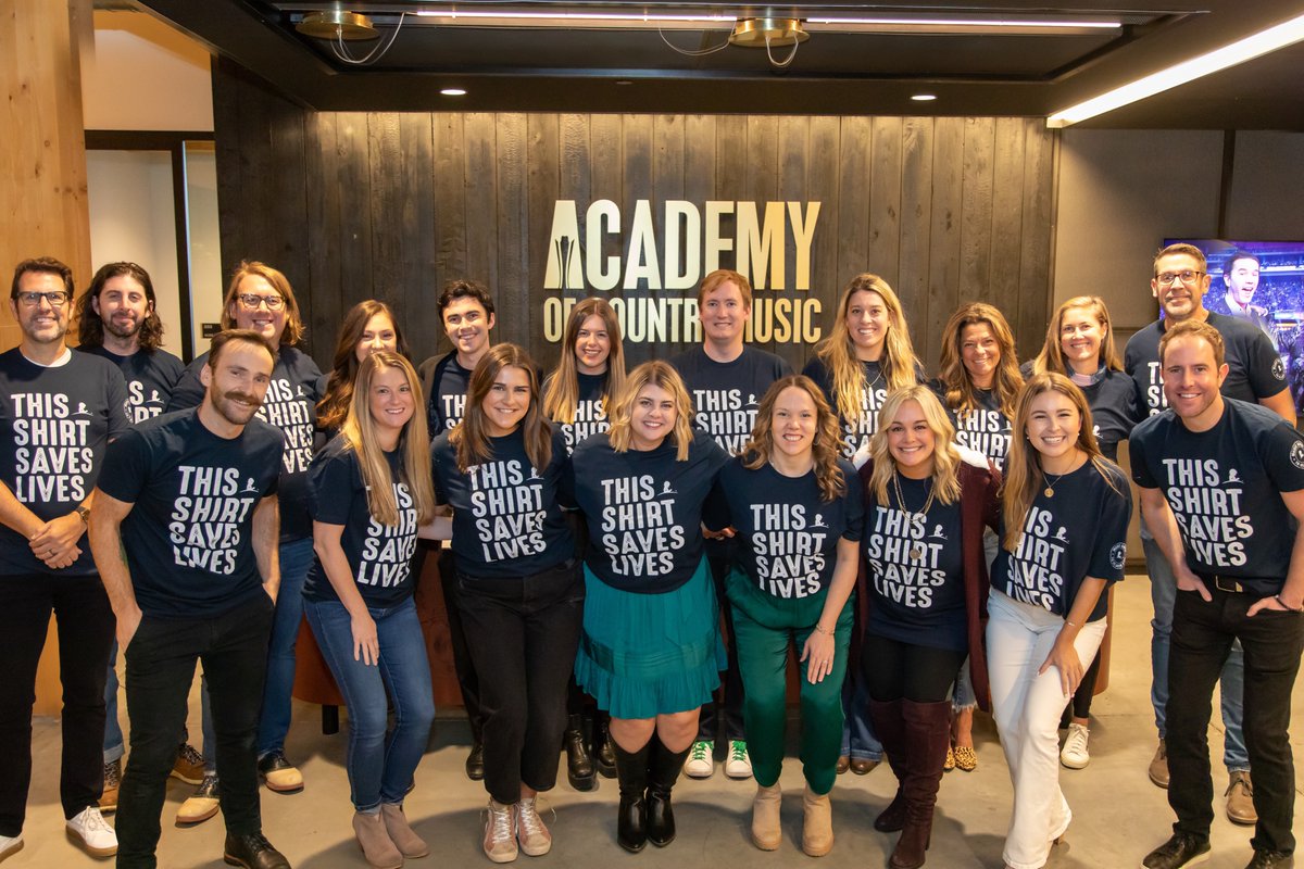 ACMawards's tweet photo. #TeamACM is proud to wear #ThisShirtSavesLives and support the kids at @StJude. Join us and get your shirt at https://t.co/ljDVhlMO7C. #MusicGives #LetsLiftLives https://t.co/H6EX703A67
