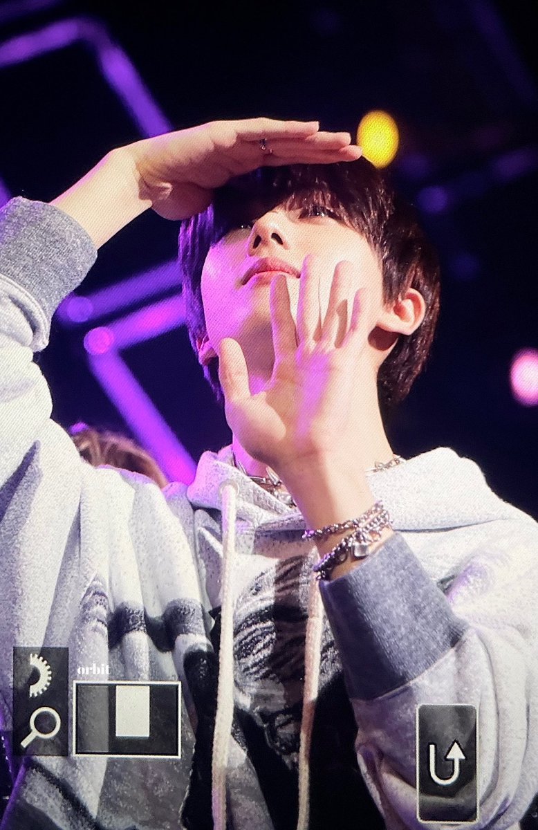 wouldyouall's tweet photo. 손인사하는지성이90도돌려가면서보기 https://t.co/Q2rtgpMY5W