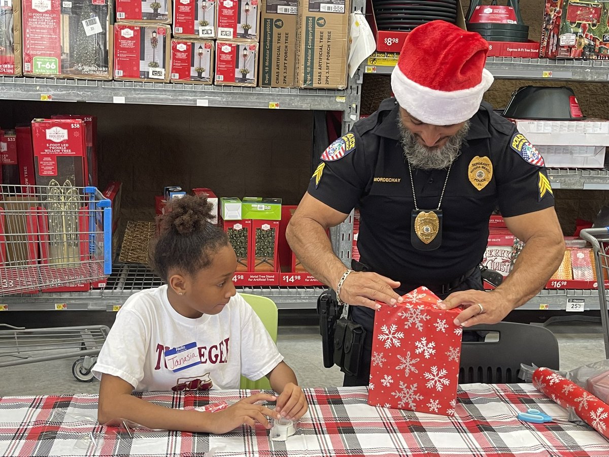 Reese (@savvyshark_ap) on Twitter photo The <a href="/Rivierabch/">City of Riviera Beach, FL.</a> & <a href="/WashingtonElem5/">Washington Elementary Magnet School</a> elves are busy in Santa’s Workshop wrapping gifts for friends & family! #ShopWithACop @NorthRegionELA <a href="/LeroyKelsonIV/">Leroy Kelson IV</a> The <a href="/Rivierabch/">City of Riviera Beach, FL.</a> & <a href="/WashingtonElem5/">Washington Elementary Magnet School</a> elves are busy in Santa’s Workshop wrapping gifts for friends & family! #ShopWithACop @NorthRegionELA <a href="/LeroyKelsonIV/">Leroy Kelson IV</a>