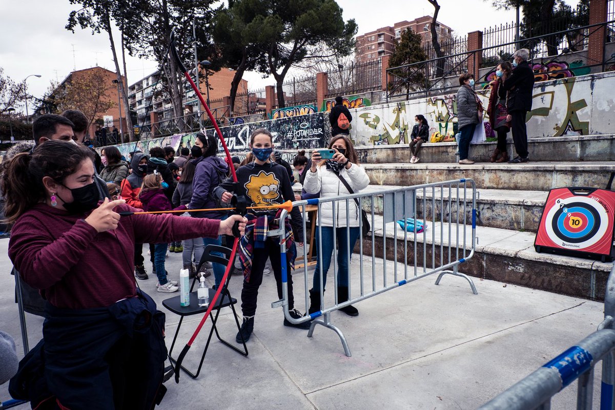 HortalezaPV's tweet photo. Este sábado se celebra la tradicional fiesta del parque Isabel Clara Eugenia en apoyo a la @CabalgataHTZ 🥳

Una jornada festiva que se celebra de 11 a 14 horas con todo tipo de actividades infantiles que sirve de aperitivo al desfile del 5 de enero 👉🏽 https://t.co/YJ391d199s https://t.co/XjWRS6ubvj