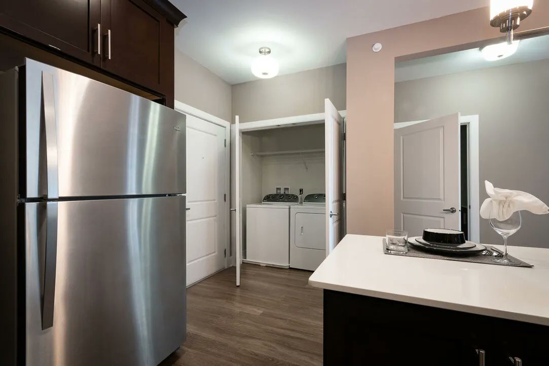 aquakitchennj's tweet photo. Arctic White Quartz's understated elegance with dark cabinets creates a luxurious comfort in Station Place, Red Bank. Stylish, modern features in these lovely #kitchens are everything you need in a new kitchen. 😍
#quartzkitchen #modernkitchen #interiordesire #interiorspaces https://t.co/TiwZGDtkD7