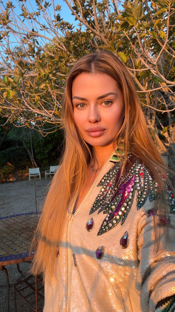 Eshakda ilgak bilan BDSM