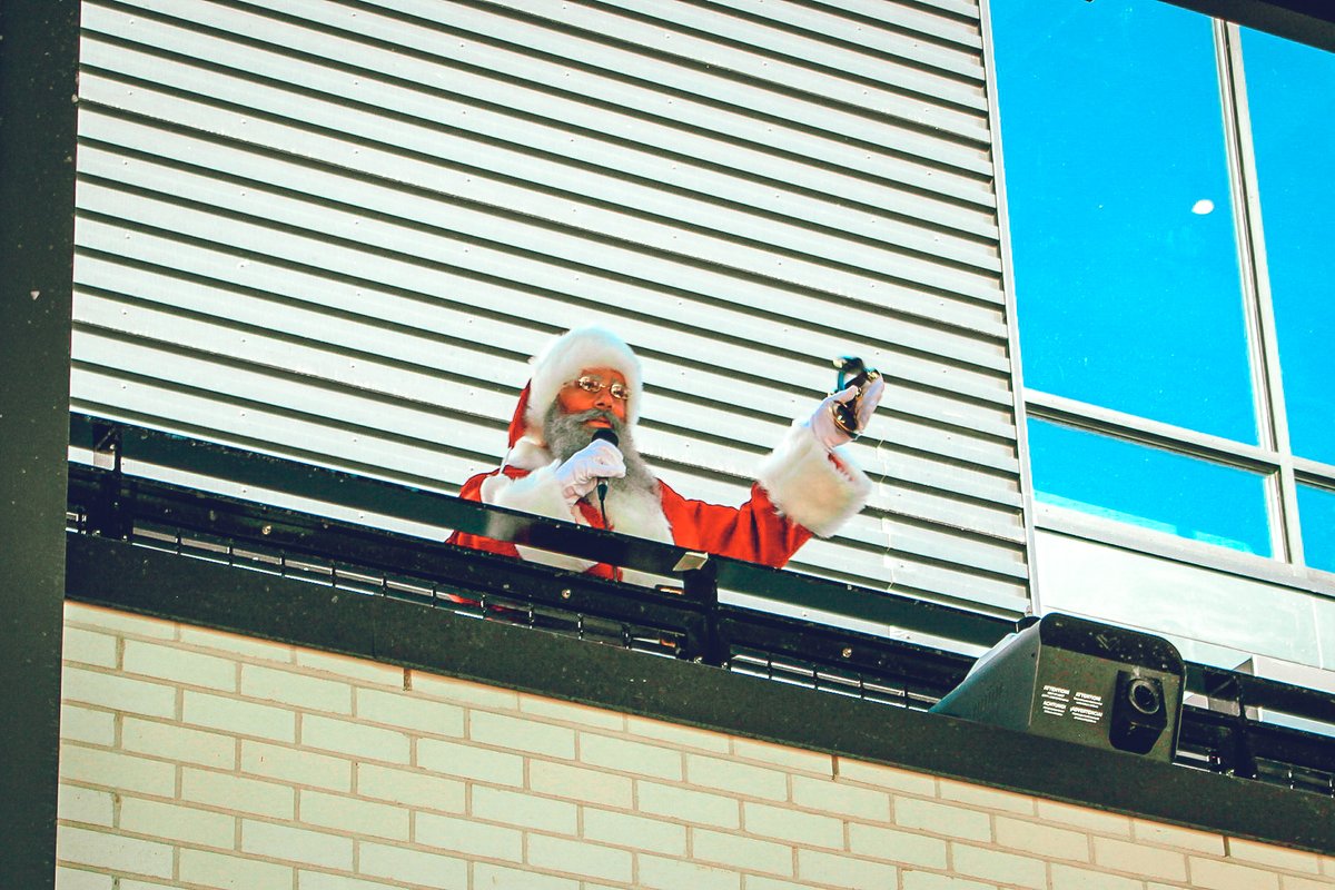 EnchantedNPole's tweet photo. Who's ready for an 𝐸𝓃𝒸𝒽𝒶𝓃𝓉𝒾𝓃𝑔 day at the North Pole!? 🎅❄️⛄️ 

This weekend, get the family together and make all your Christmas wishes come true! ⭐️ 

Get your tickets TODAY! ➡️ https://t.co/cSZ1yokWmX https://t.co/hkUcFVYZoU