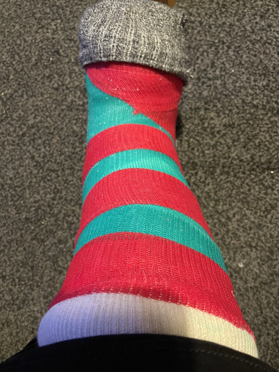 Thanks to the plaster theatre team at @RNOHnhs for my Elf themed total contact cast 🎄🎄 Christmas ready!