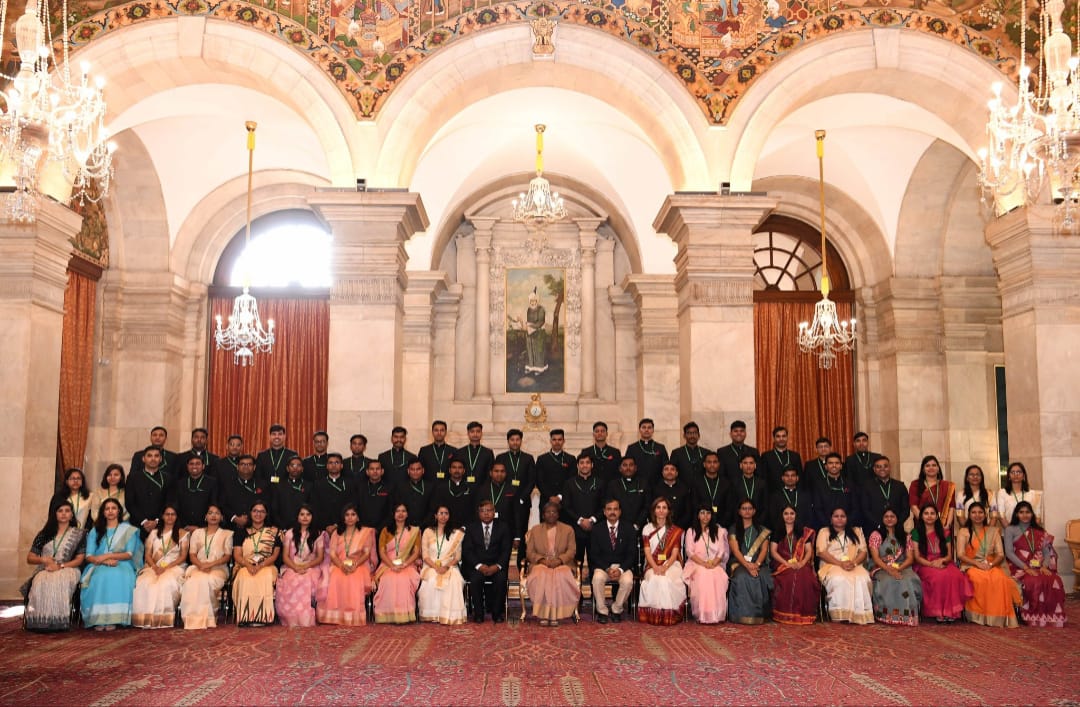 PunjVasumana's tweet photo. One of the most memorable day of the ISS Training , when our batch called upon the Hon. President of India. Being the anchor of the event was a matter of immense honour and privilege for me! #ISSTRAINING #ISS https://t.co/n7ZRTxltDt