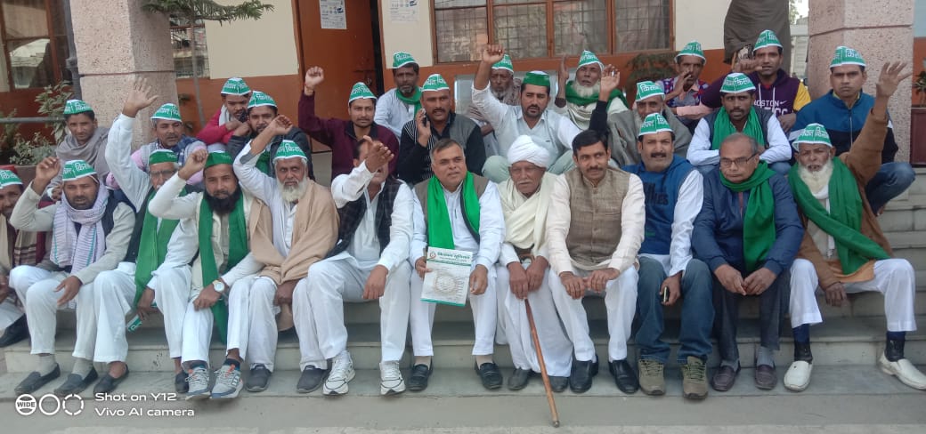LabnanChoudhar2's tweet photo. *आज शामली कलेक्ट्रेट में  हरे भरे बागों की अवैध कटाई कर के अवैध रूप से कालोनी काटने के संबंध में ज्ञापन दिया जिसमें पूर्व प्रत्याशी बिजेंद्र मलिक जी राष्टीय अध्यक्ष चौधरी सवित मलिक जी शामली अरविन्द पंवार जी  मौजूद रहे लबनान चौधरी जिला अध्यक्ष शामली  #dmshamli #ABPnews #savitmalik https://t.co/H0kDa3dfJD