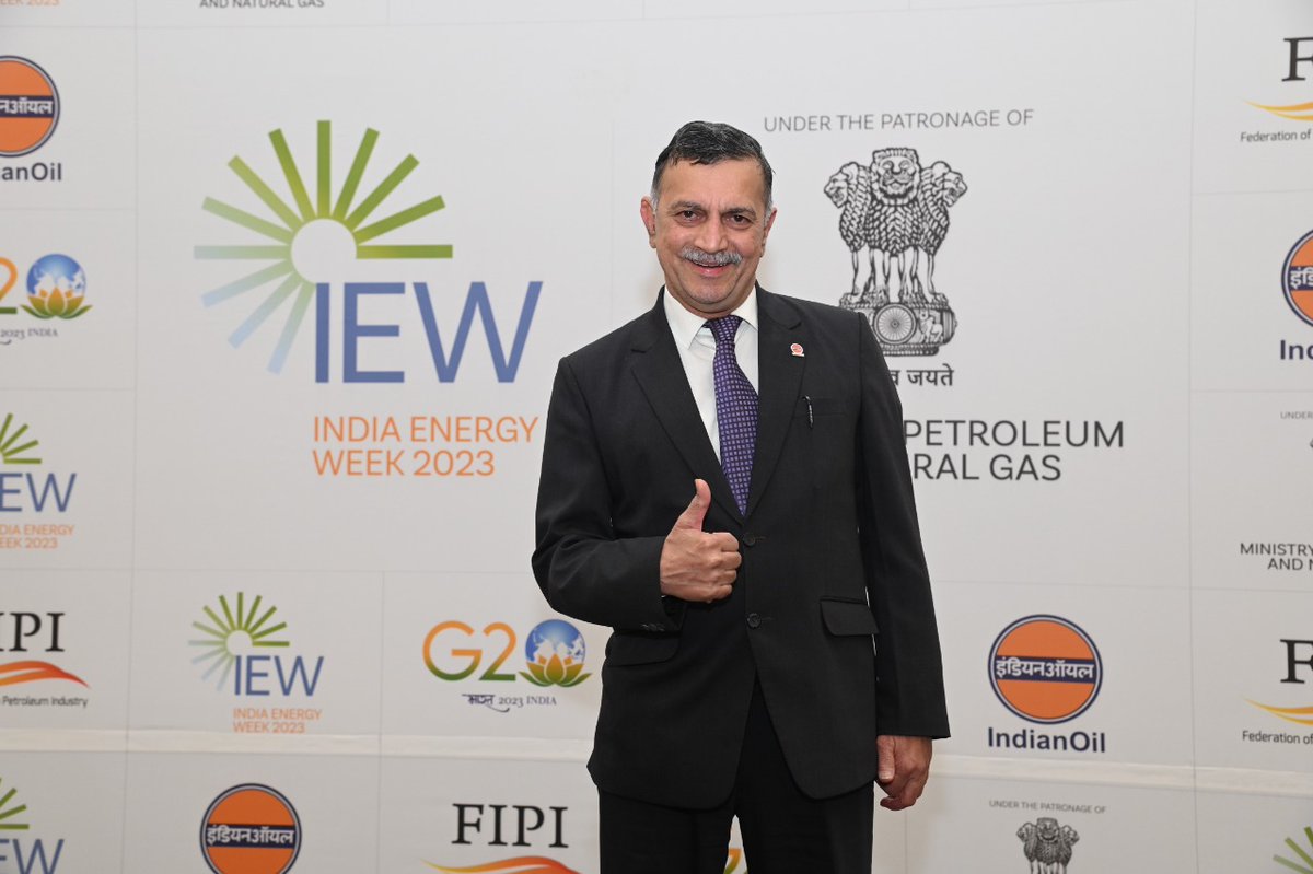 A vibrant evening it is at the Bangalore Palace where we witnessed the #IEWCurtainRaiser that sets the clock ticking for the upcoming #IndiaEnergyWeek. The international mega-energy event will be a celebration of the energy dreams of 1.4 billion Indians.