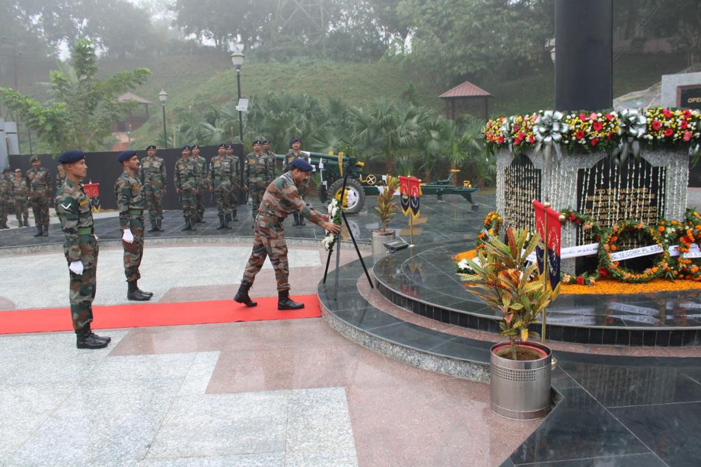 Spearcorps's tweet photo. #VijayDiwas
Wreath Laying ceremony was organised by #RedShieldGunners @SpearCorps at Albert Ekka War Memorial, Agartala to pay homage to the Brave Hearts of 1971 War who made the supreme sacrifice. 1971 war veterans & Other dignitaries laid the wreath
@adgpi
@easterncomd https://t.co/tpP0rf9zK9