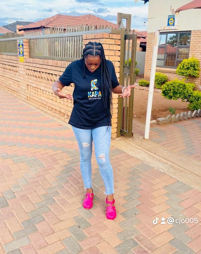LSekole's tweet photo. We always pray for better days...
#KAP_A #KneelAndPray_Always #podcastandchillwithmacg #vayaxpodcastandchill @mofaya_official salute to #localbrandsSA https://t.co/xe63CENQyg