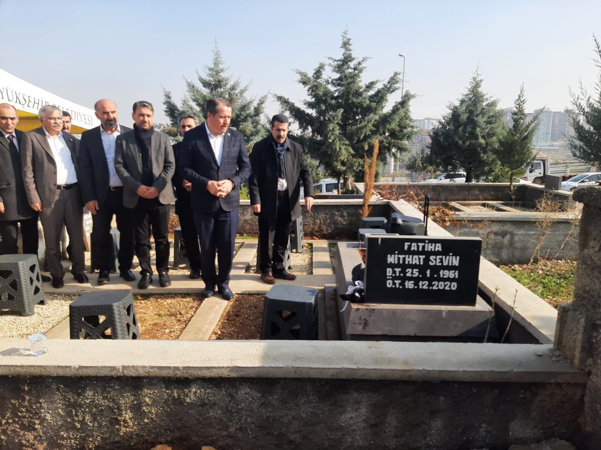 _aliyalcin_'s tweet photo. Vefa Hatırlamak Değil Unutmamaktır

Covid salgınının aramızdan aldığı Merhum Mithat Sevin başkanımızı Gaziantep Şubemizin ev sahipliğinde , vefatının sene-i devriyesi vesilesiyle kabri başında hatimlerle, dualarla,rahmetle andık.

Mithat Ağabey, makamın ali, mekanın cennet olsun. https://t.co/BLNwqWJBET