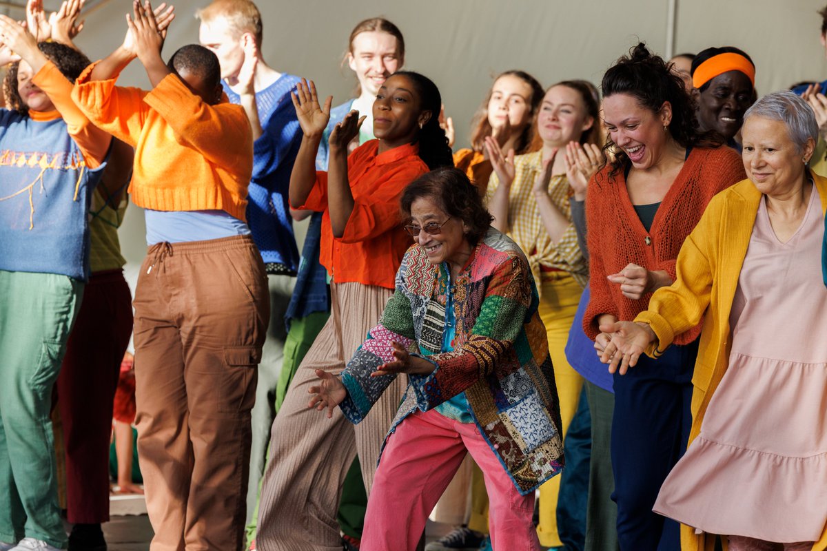 WeAreLewisham's tweet photo. Were you there for Close to Home: The Mass Event? #LBoCRewind
Hundreds of dancers came together for a spectacular performance in Sedgehill grounds for two days of performances, telling real-life stories of migration, community, activism, history and the people of Lewisham in Nov. https://t.co/ud8pV0VuBZ