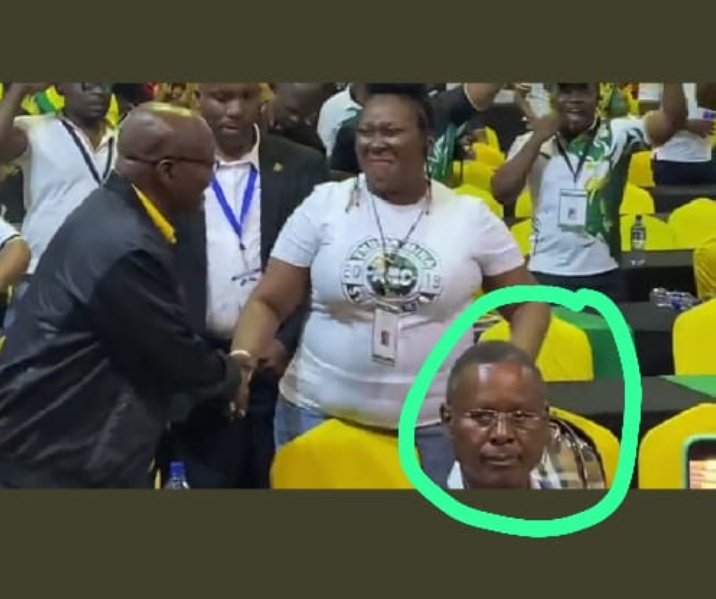 MasilelaDr's tweet photo. Ubani lo...!? https://t.co/2wuQ5tg3O1