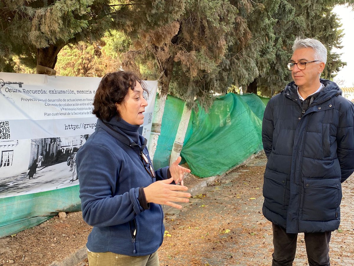 OsunaRecuerda's tweet photo. En el día de hoy hemos recibido la visita del coordinador provincial de @iusevilla, @manololay, y miembros de la asamblea local, para conocer de primera mano la evolución de los trabajos que se están desarrollando en el marco del proyecto @OsunaRecuerda de la @unisevilla. https://t.co/6Sa0Bn57Lm
