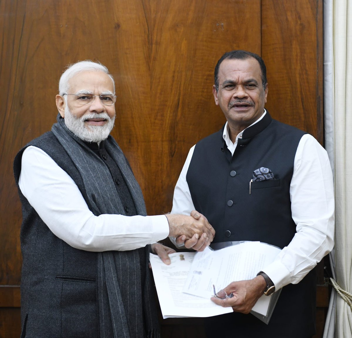 KomatireddyKVR's tweet photo. భారత ప్రధాని @narendramodi గారితో చర్చించడం జరిగింది.

ప్రముఖంగా నాలుగు అంశాలపై చర్చించాను 

- హైదరాబాద్ - విజయవాడ జాతీయ రహదారి 65.. ఆరు లేన్ల విస్తరణ 
- మూసీ నది ప్రక్షాళన 
- జనగాం వరకు ఎంఎంటీఎస్ పొడిగింపు 
- భువనగిరి, జనగాం రైల్వే స్టేషన్ల అభివృద్ధి https://t.co/IJokTQpjnK