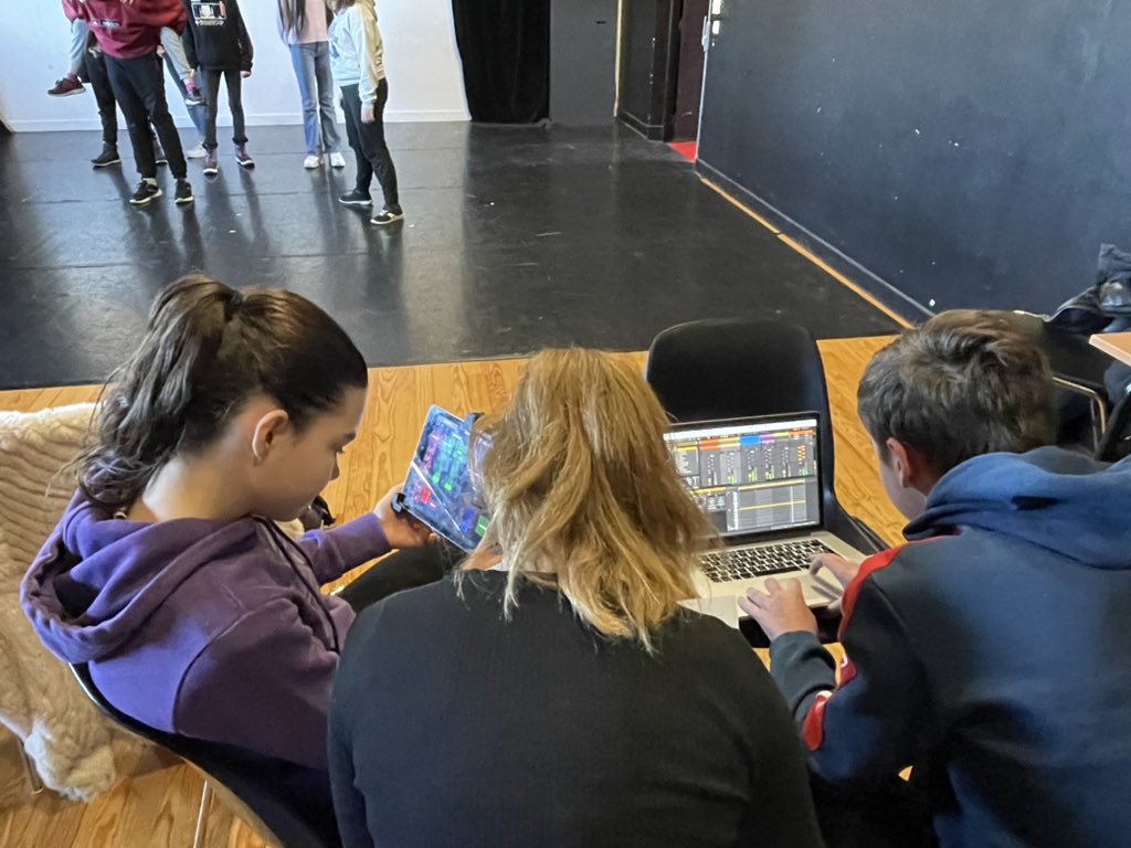 pfournier55's tweet photo. CHAT clg A. Theuriet : des premiers pas sur #Ableton et #TouchOSC prometteurs pour des élèves de tous niveaux investis dans le jeu théâtral et la MAO. #écoleinclusive @dane_nancy_metz  @daac_nancy_metz @barleduc55000 @DSDEN55 @tdickele https://t.co/oT9keXctDB
