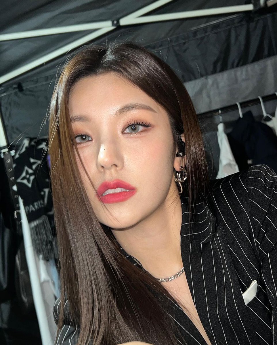 ITZY STAGRAM tweet media