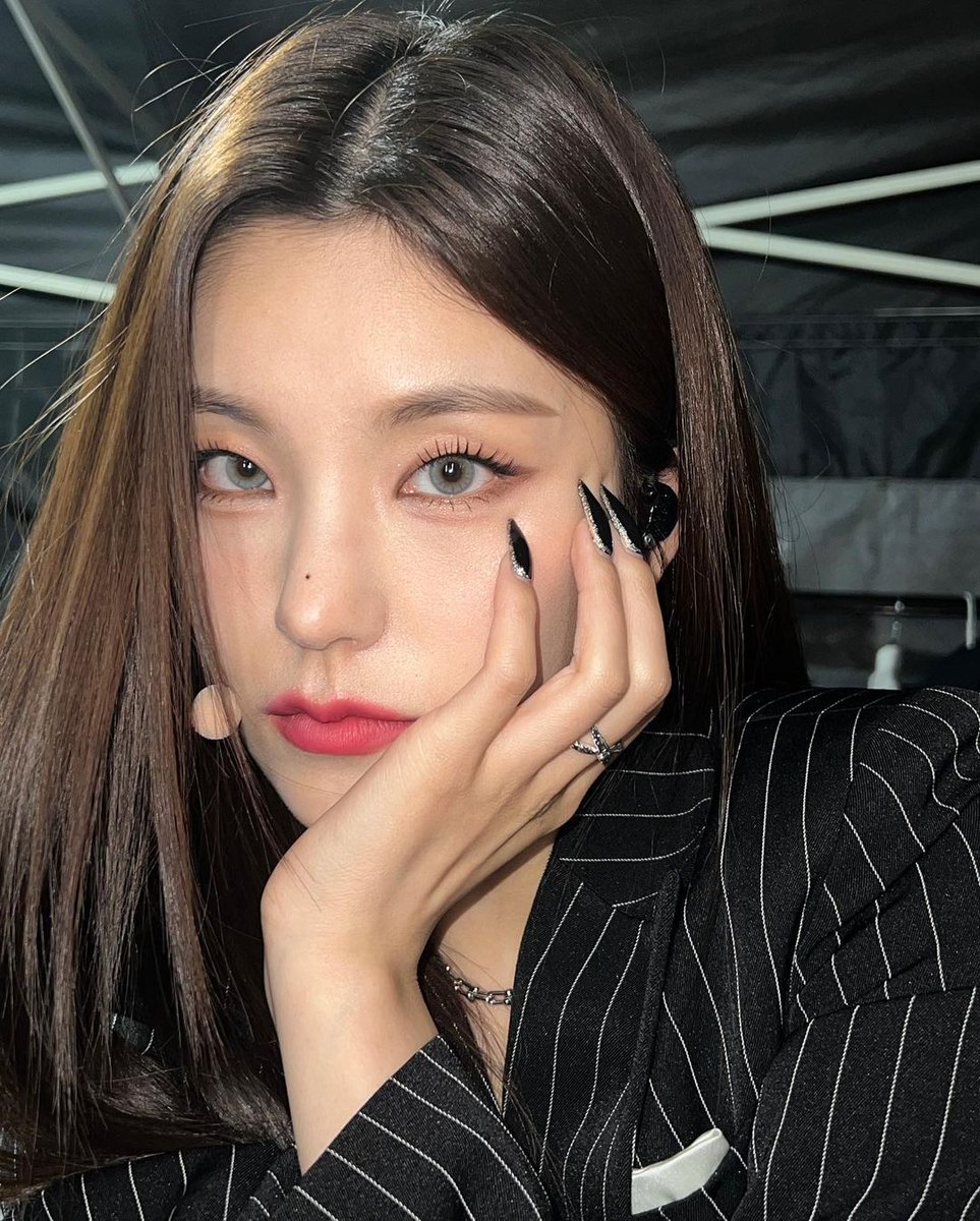 ITZY STAGRAM tweet media