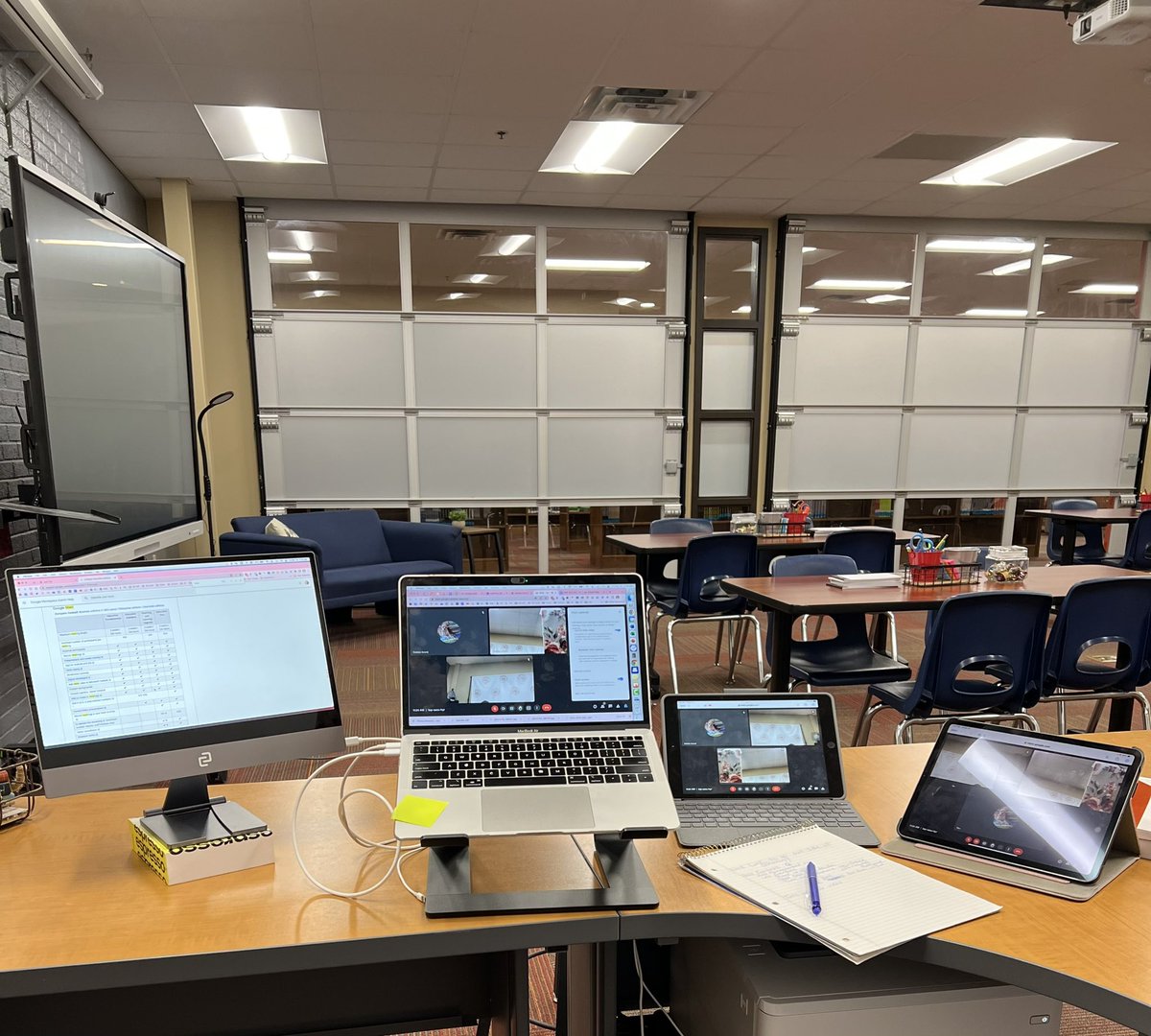 mediamumblings's tweet photo. Hmmm…how many screens does one need to plan the final details of a training? https://t.co/0VXqBevdO1